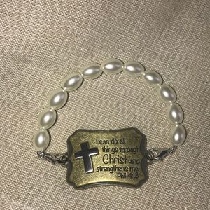 New hand assembled bracelet. Pearl and metal tag.